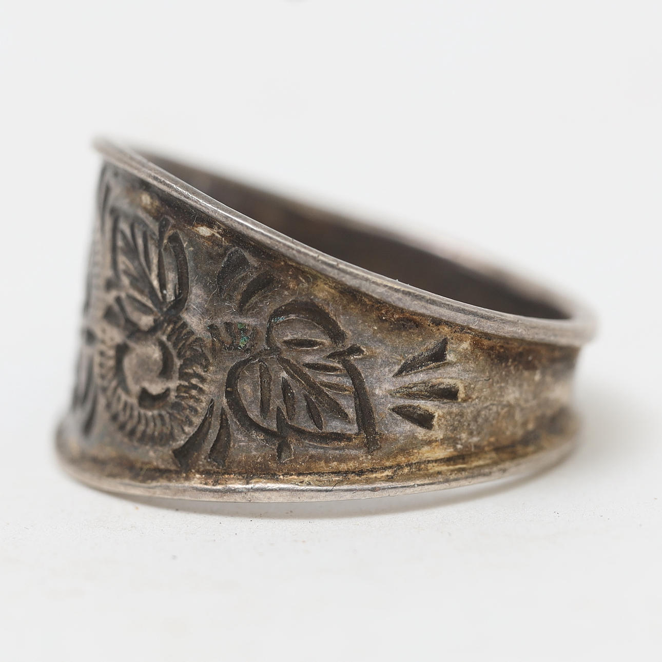RING, sterlingsilver, med graverad dekor.