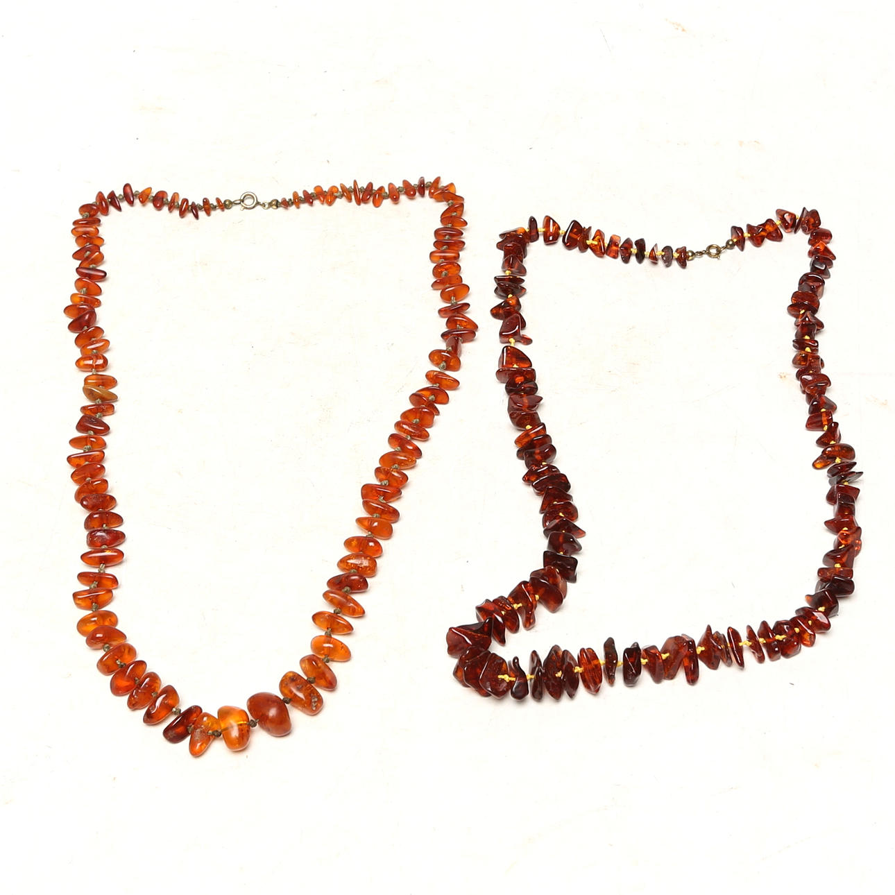 HALSBAND, 2 st, bärnsten.