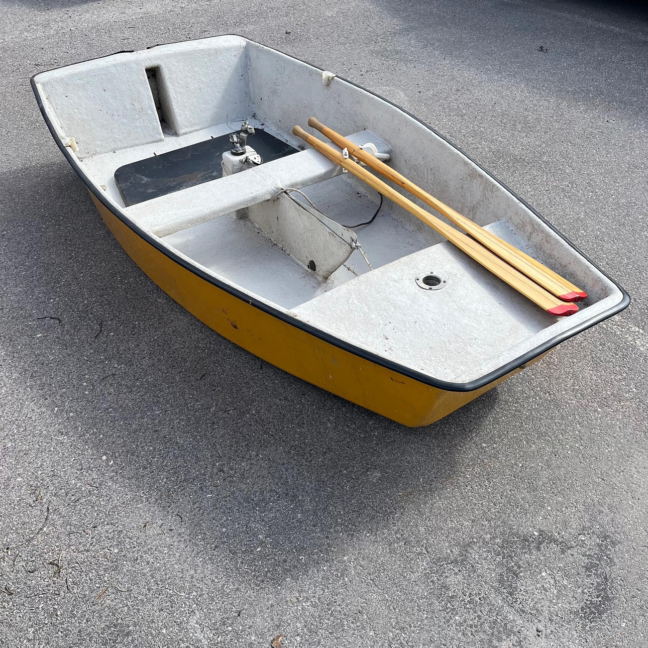 BÅT, med åror.