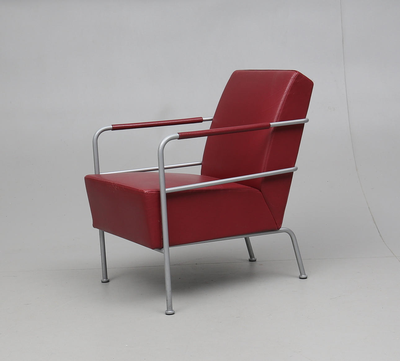 GUNILLA ALLARD. fåtölj "Cinema" för Lammhults, daterade 1998.