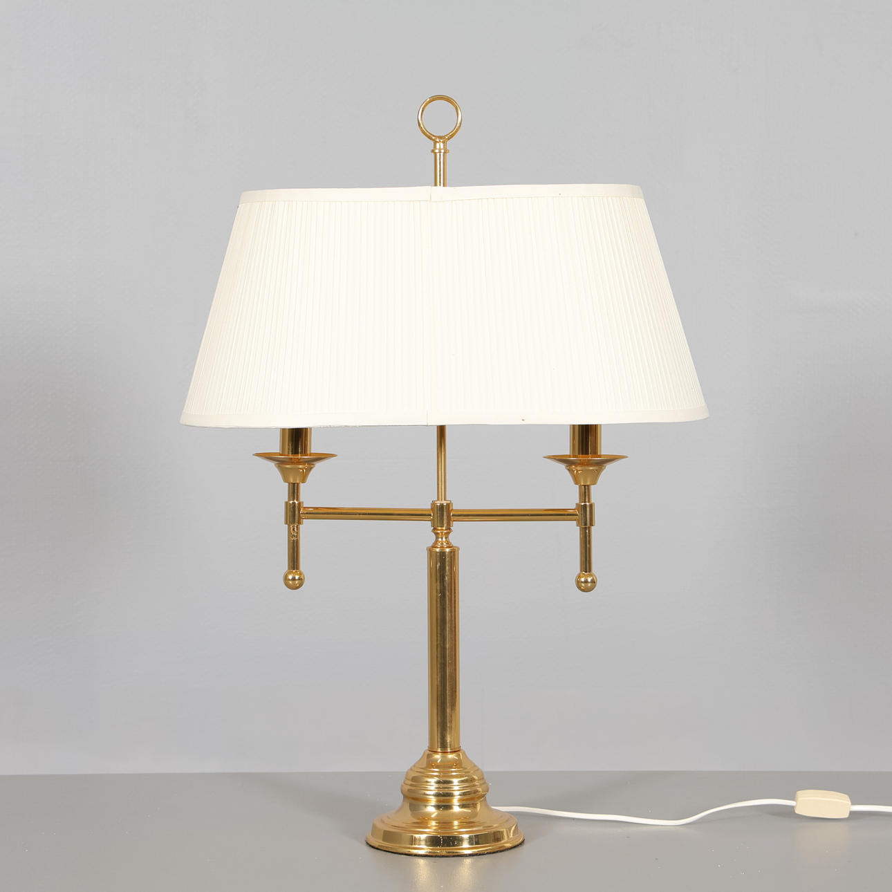 BORDSLAMPA, gulmetall samtida.