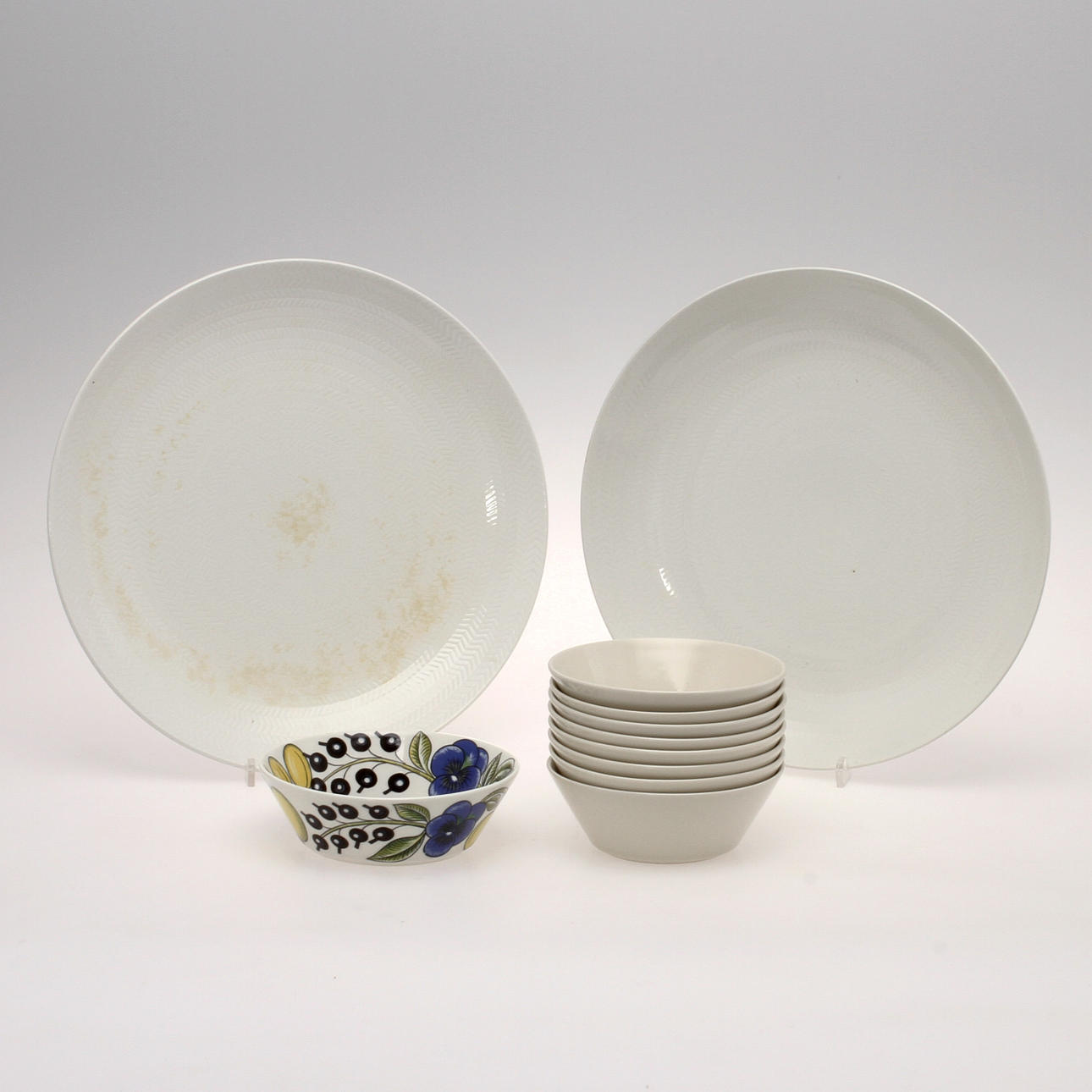 FAT, 2 st, "Blå Eld", Hertha Bengtson samt SKÅLAR, 9 st, Arabia.