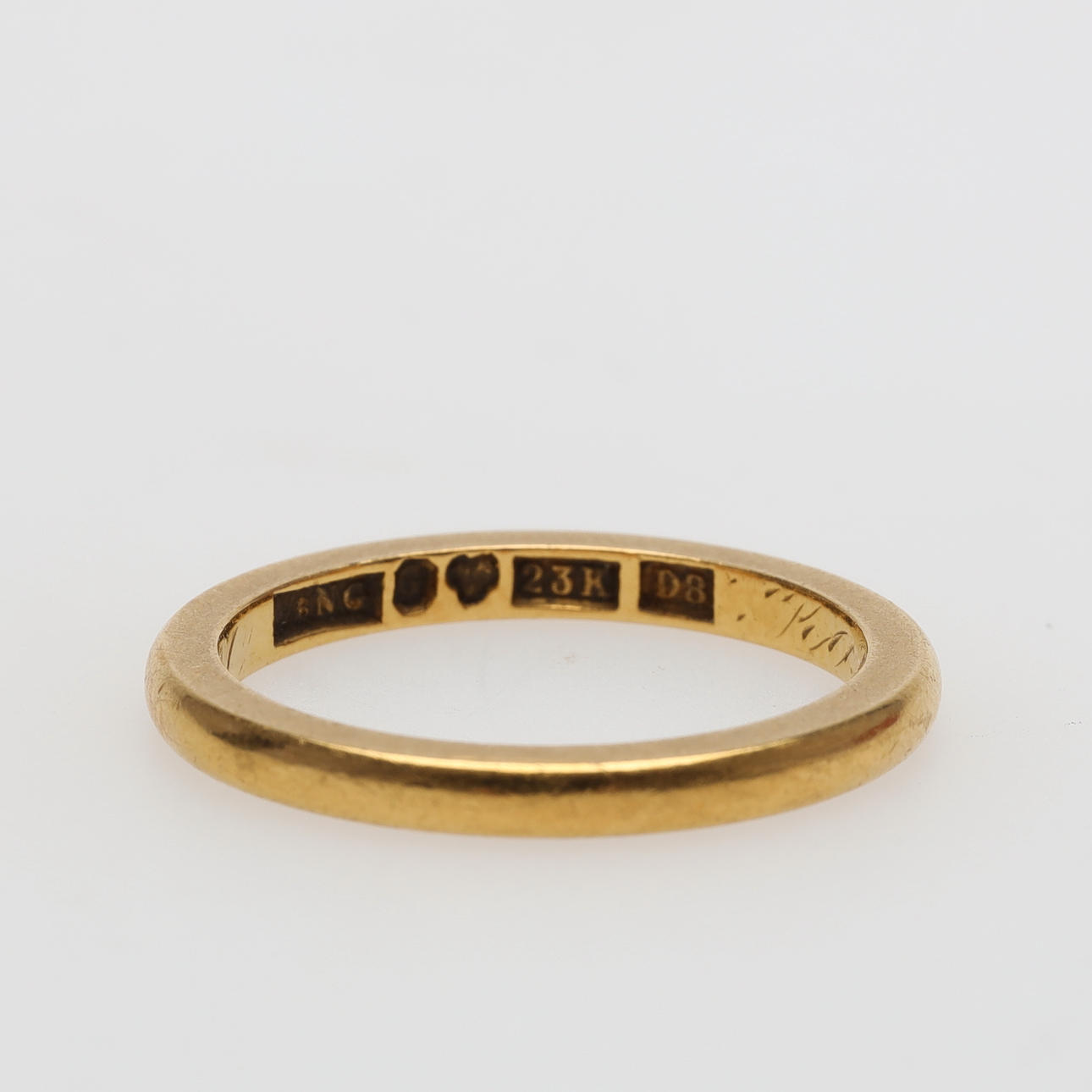 RING 23K guld vikt ca 4,4 gram.