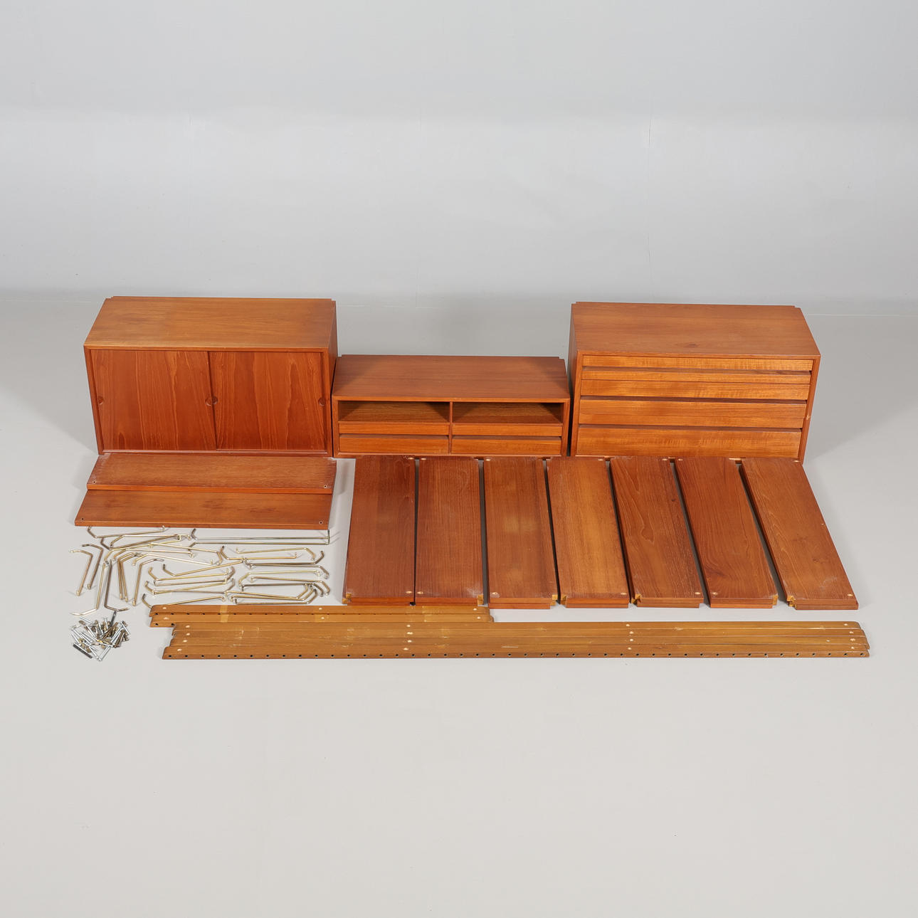 POUL CADOVIUS. HYLLSYSTEM "Royal system" teak Danmark.