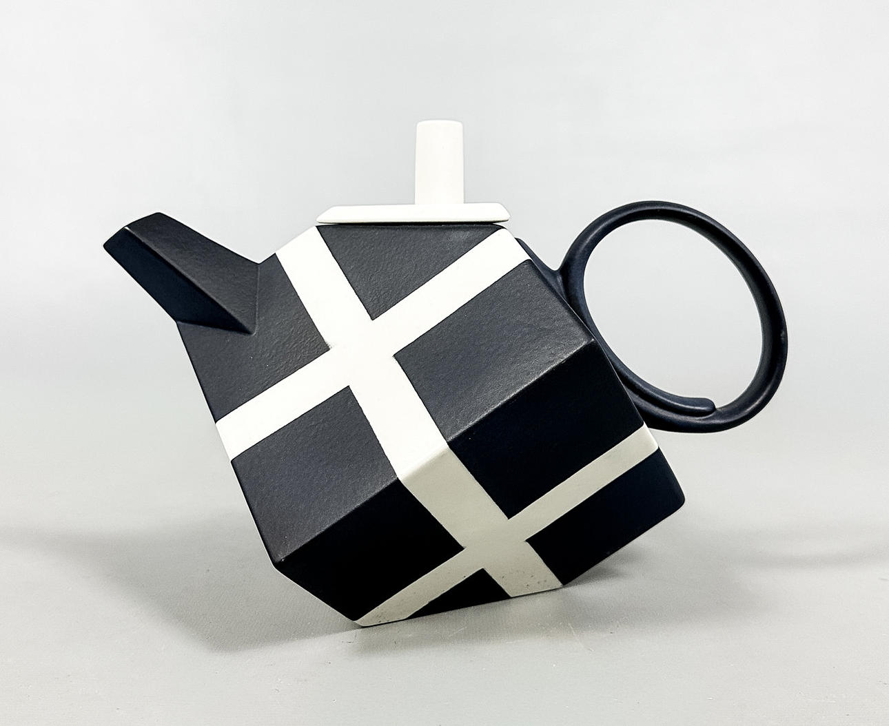 ROLF SINNEMARK. TEKANNA, "Cube", signerad, Rörstrand.