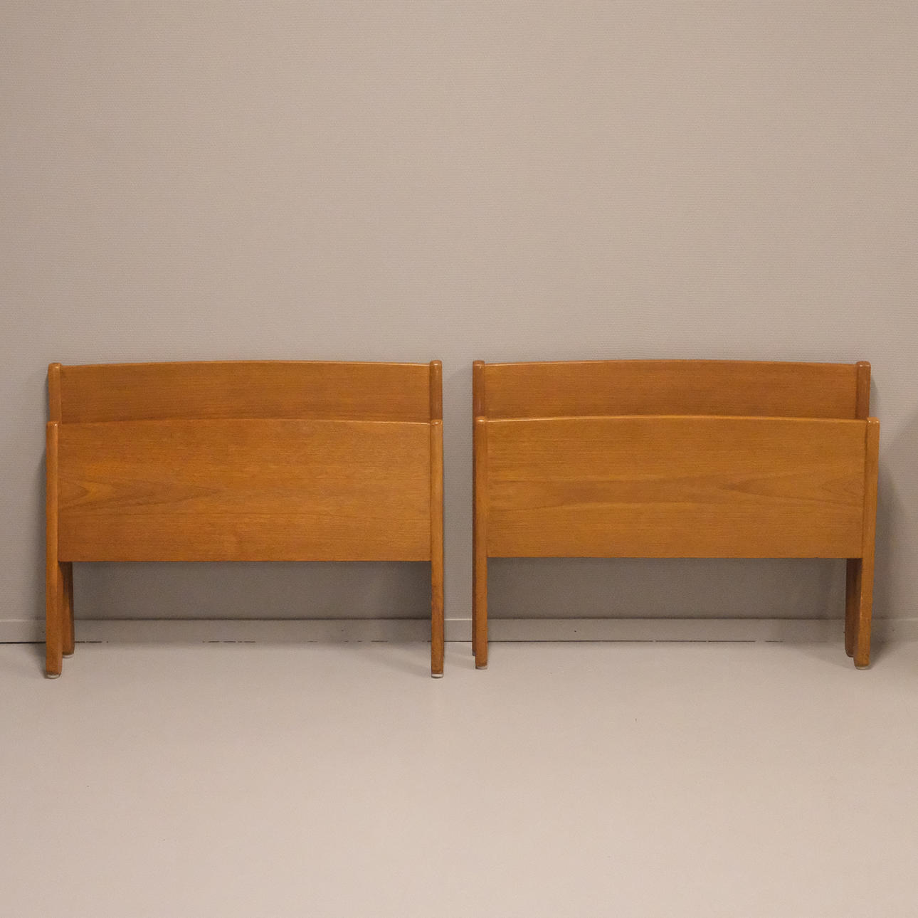 SÄNGGAVLAR, 2 PAR, TEAK.