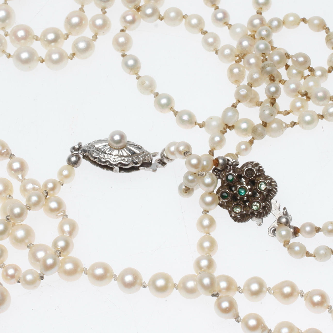 COLLIER, 2 st, pärlor, lås i silver.