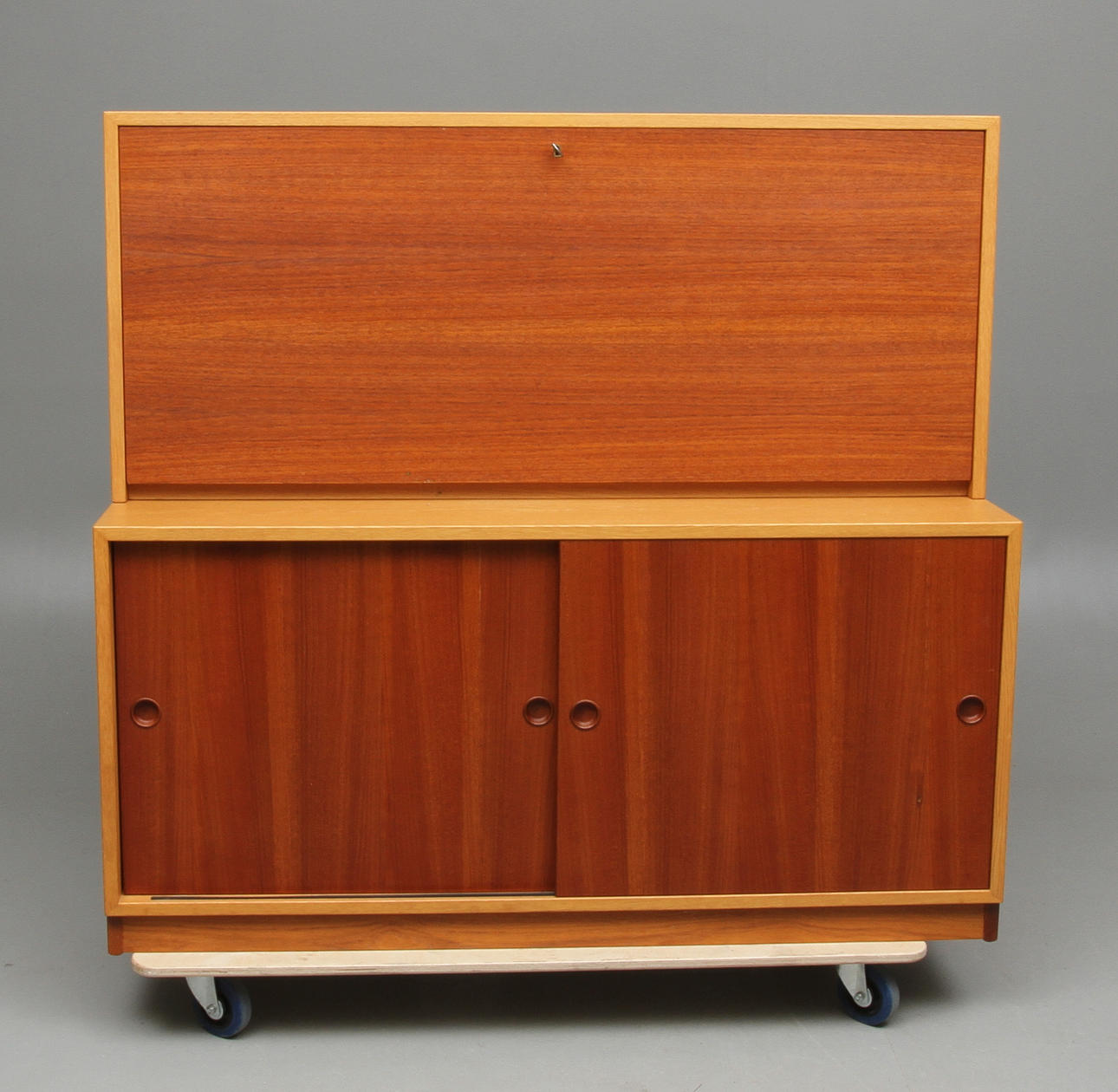 SKRIVMÖBEL, troligen "Öresund" Börge Mogensen.