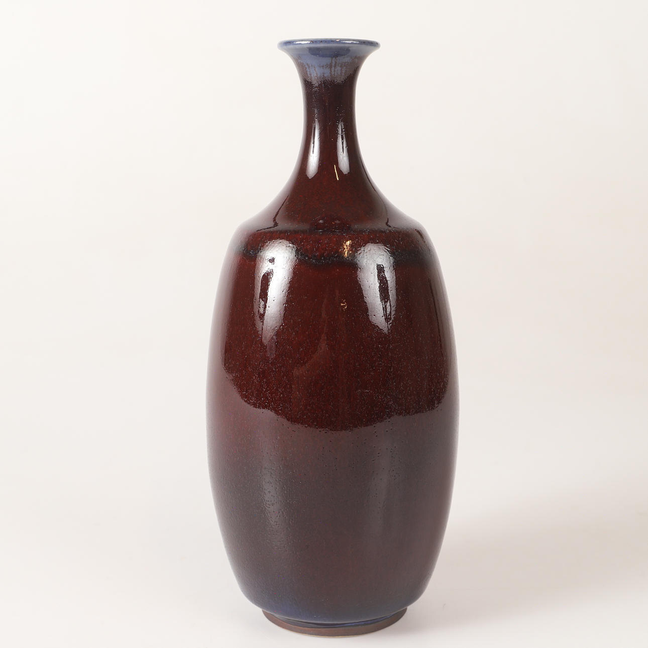 ◆ SVEN HOFVERBERG flower vase Sweden ◆ SVEN HOFVERBERG. Vase, oxblood glazed ceramic, signed, 1975