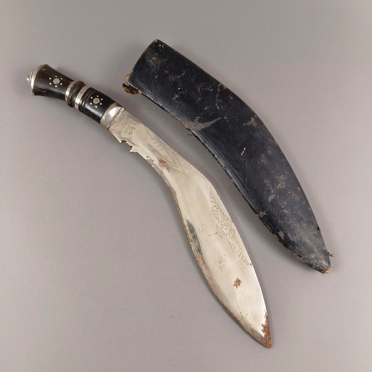 KHUKURI-/KUKRI-MESSER MIT SCHEIDE - INDIEN.