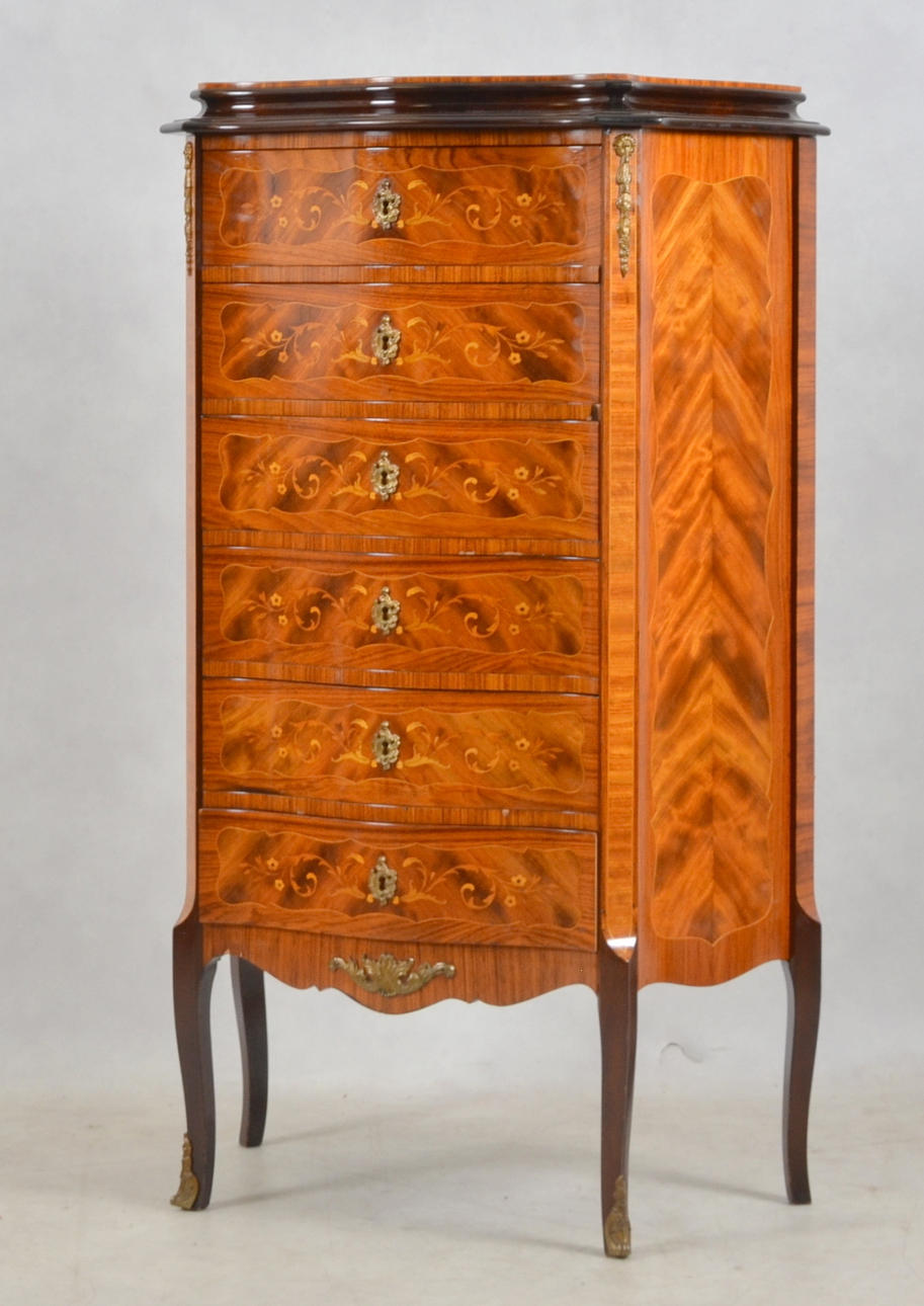 BYRÅ i rosenträ, nyrokokostil, 1900-tal.