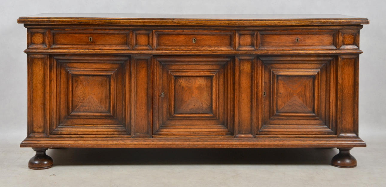 SIDEBOARD, ek, barockstil, 1900-talets första hälft.
