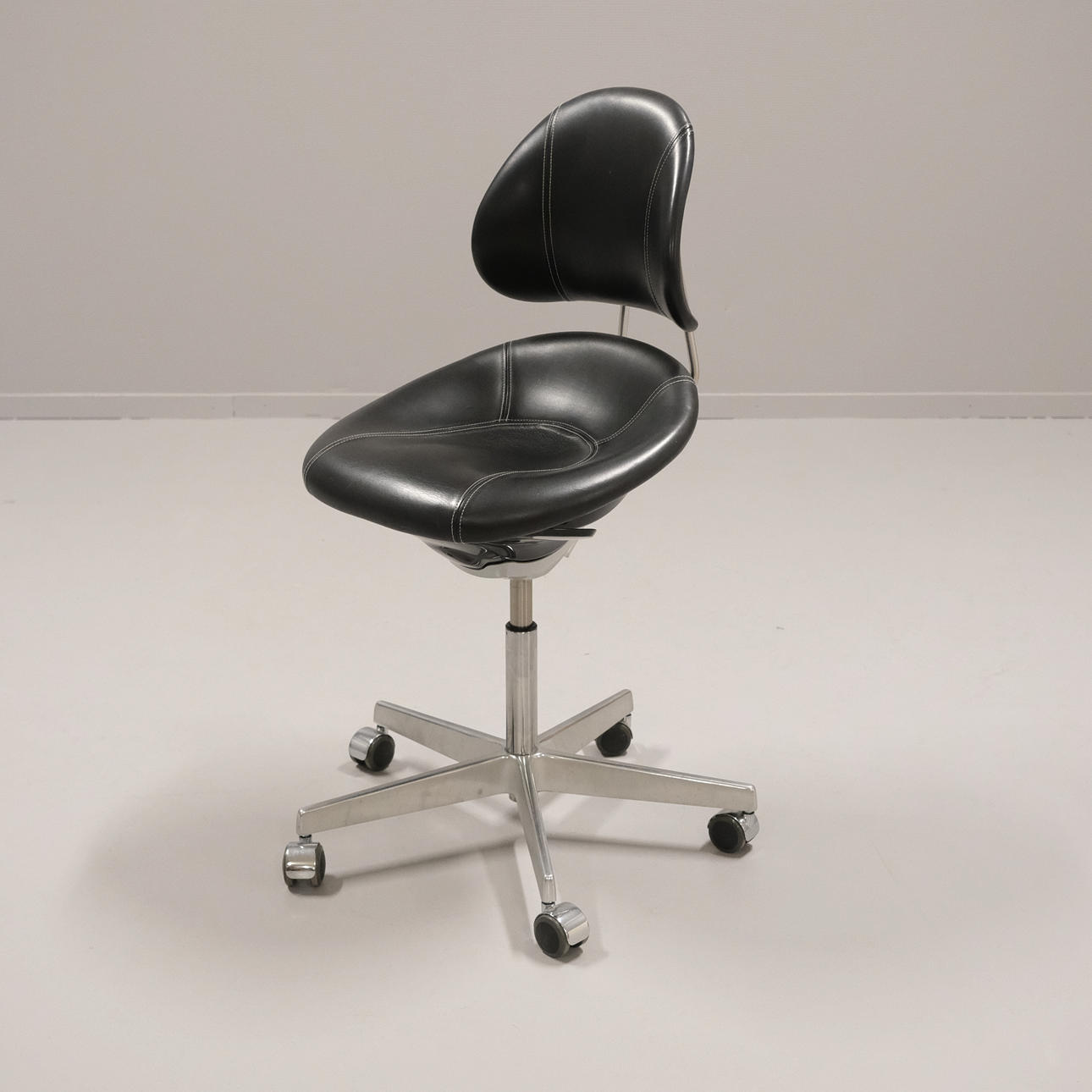 BRUNO MATHSSON. KONTORSSTOL, "SAGA", SUPPORT DESIGN.