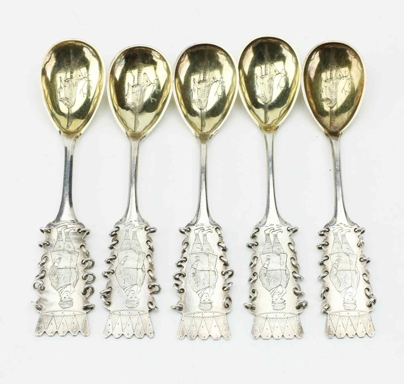 KAFFESKEDAR, 5 st, silver, samisk modell, 1900-tal.