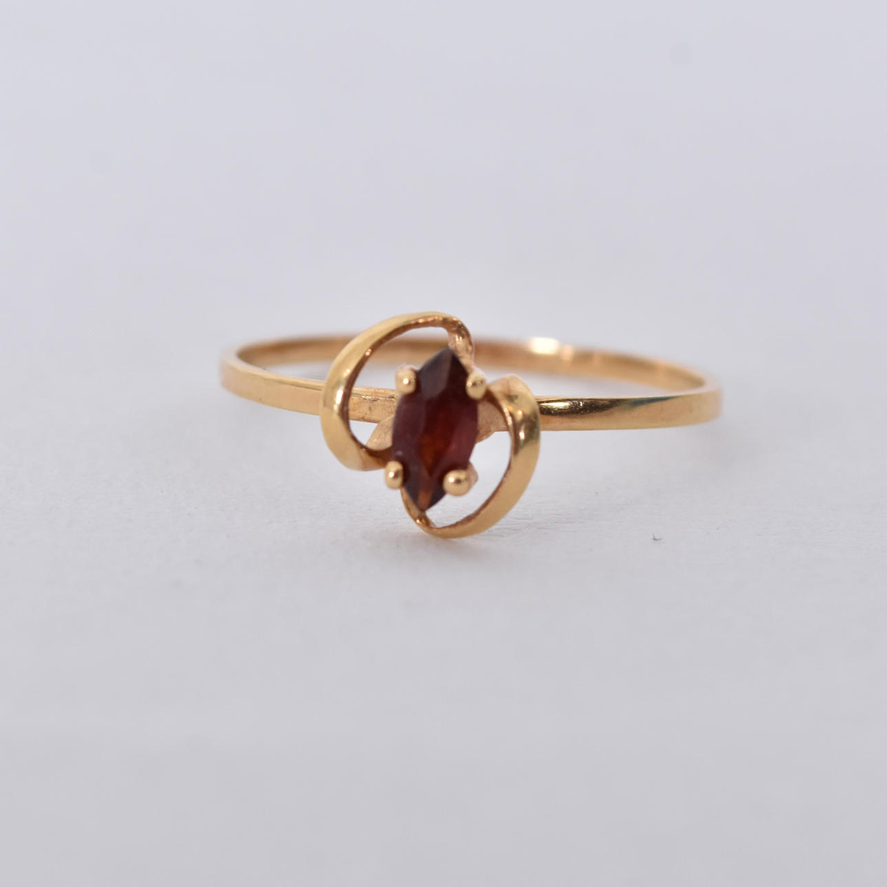 RING, med rubin, 18K.