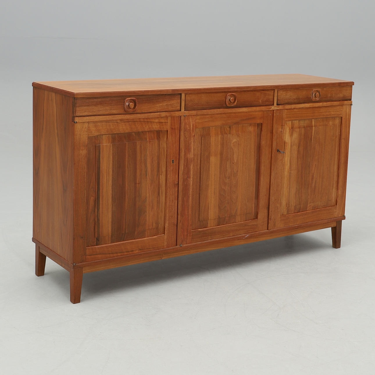 SIDEBOARD, valnöt, 1900-talets andra hälft.