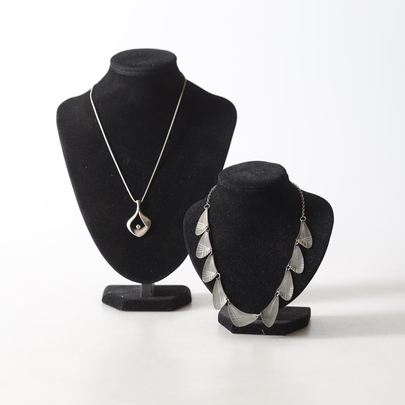 COLLIER, 2 st, bl.a. tenn, 1900-tal.