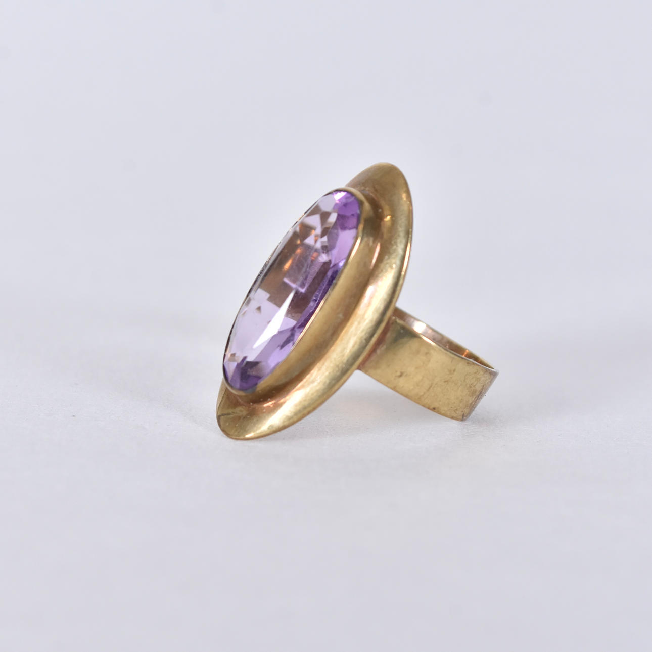 RING, med ametist, 8K.