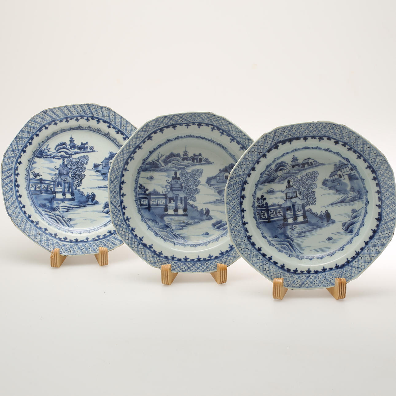 TALLRIKAR, 3 st, Porslin, Kina, Chien-Lung, (1736-1795).