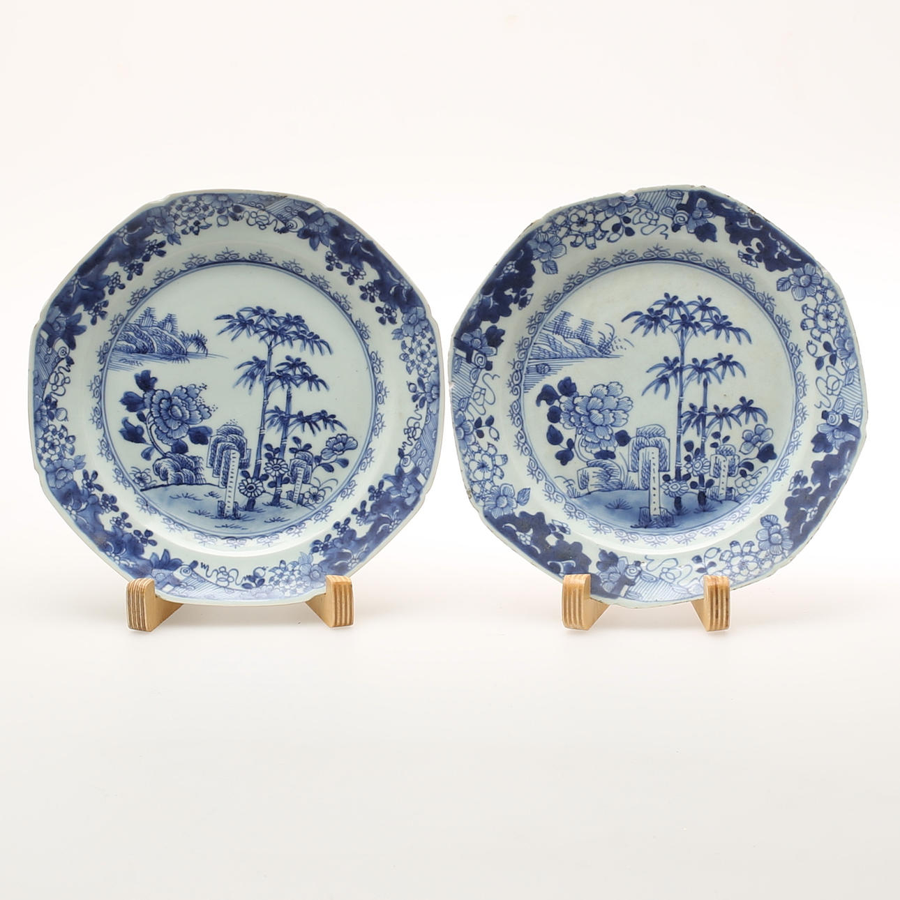 TALLRIKAR, 2 st, porslin, Kina, Chien-Lung, (1736-1795).