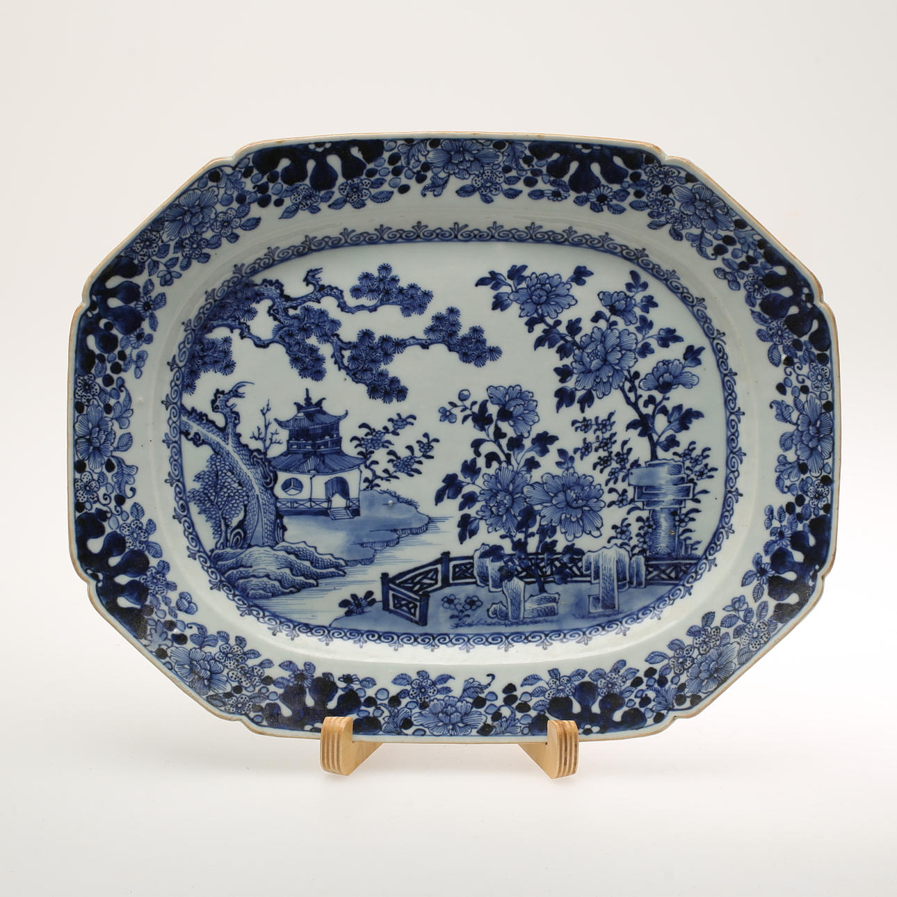 STEKFAT, porslin, Kina, Chien-Lung, (1736-1795).