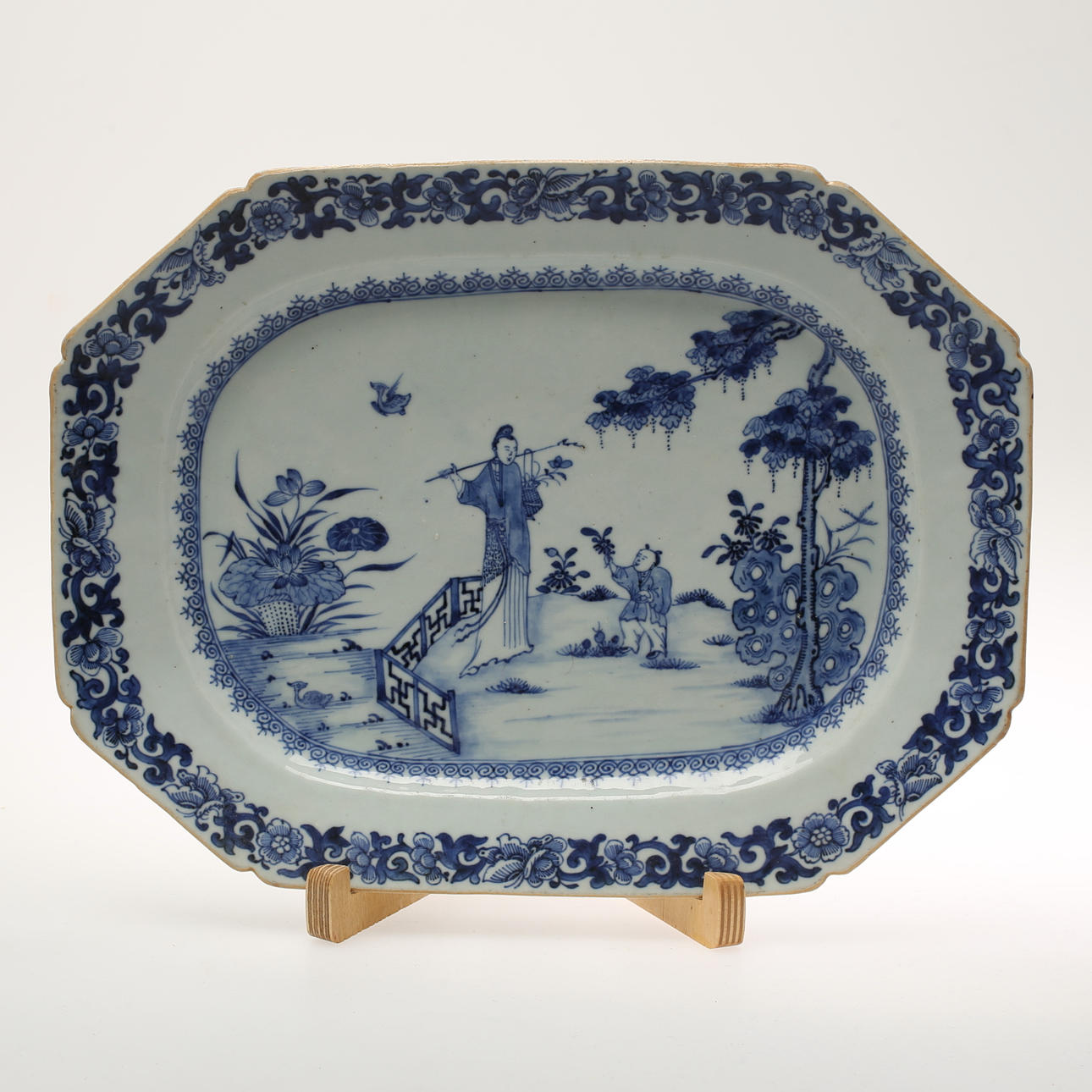 STEKFAT, porslin, Kina, Chien-Lung, (1736-1795).