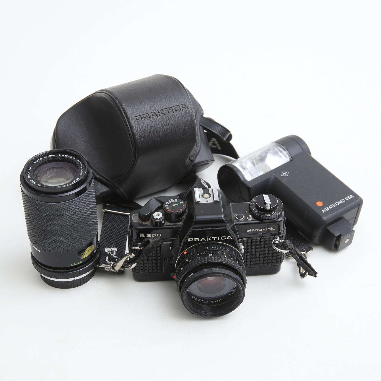 CAMERA, Praktica B200 with accessories.