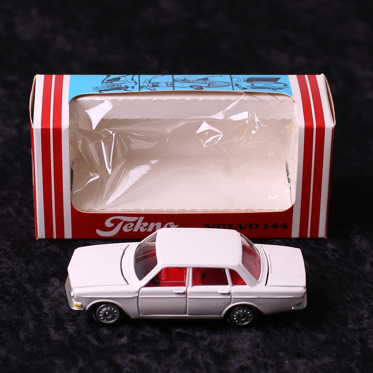 MODELLBIL, plåt, vit, VOLVO - 144, Tekno - Danmark, 1900-tal.