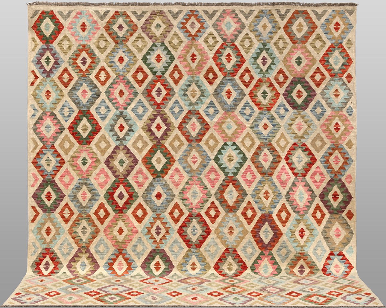 ORIENTMATTA. Kelim klassisk design, 295 x 257 cm.