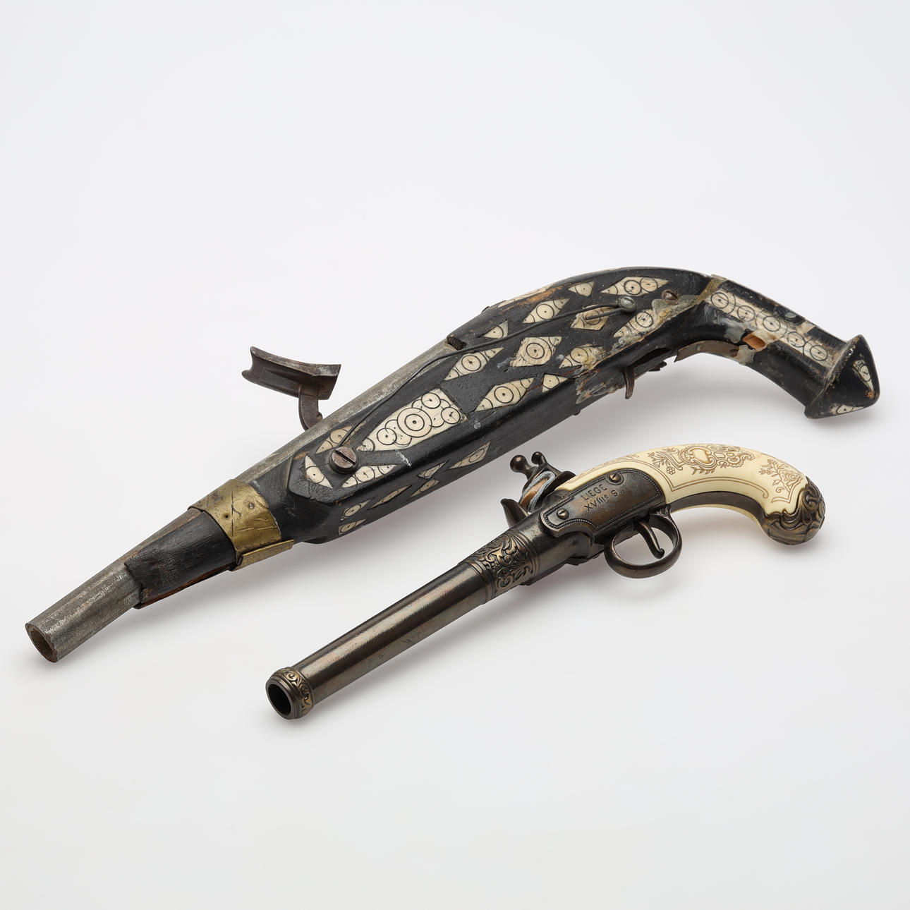 FLINTLÅSPISTOLER replikor 2 st.