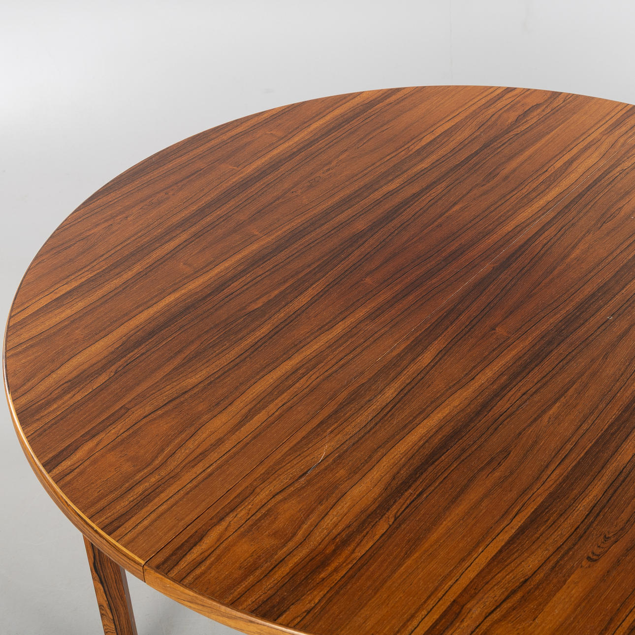 TABLE, round, Rio rosewood, 1960s. Furniture - Tables - Auctionet