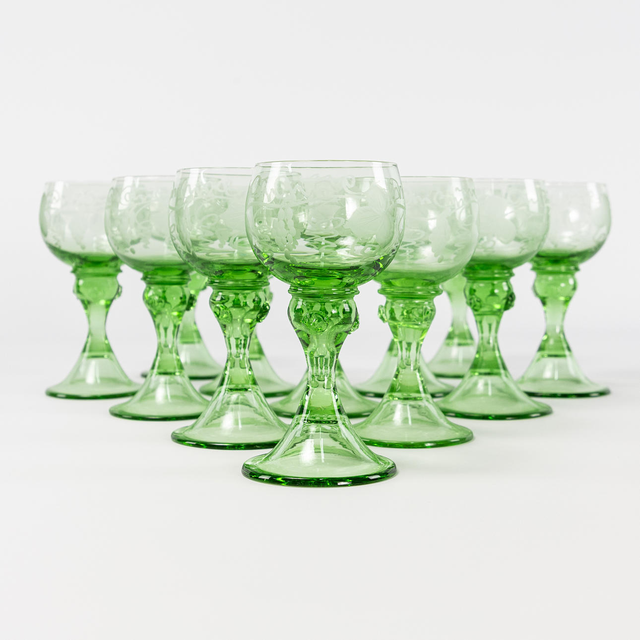 REMMARE. 12 st, grönt glas, 1900-tal.