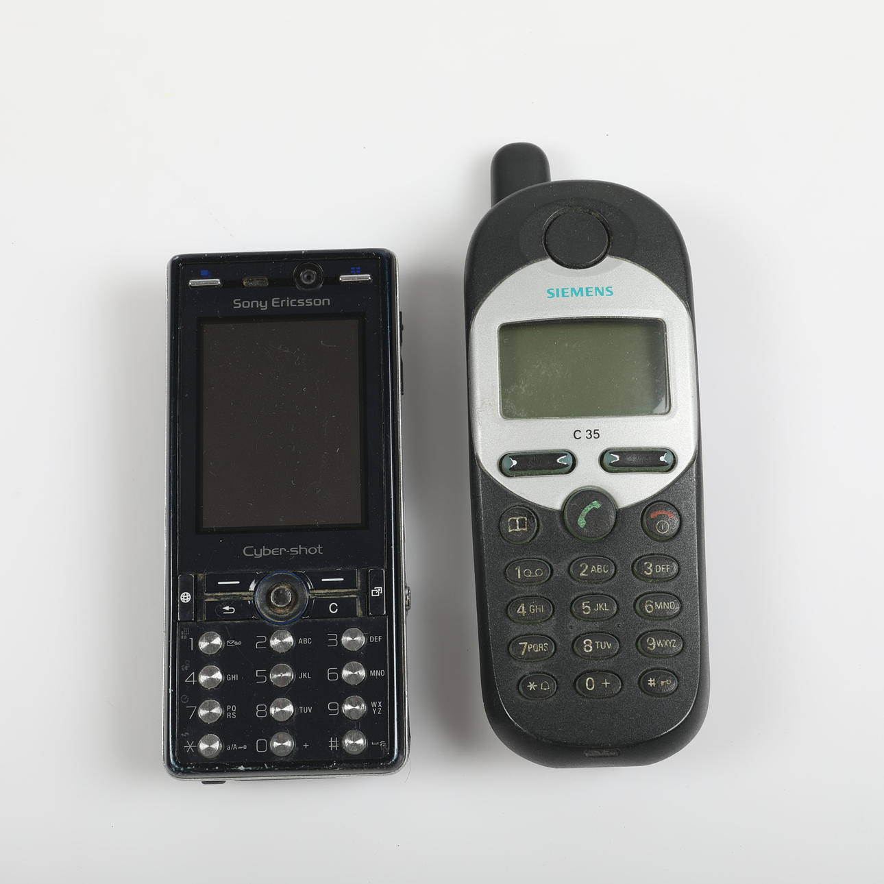 MOBILTELEFONER, 2 stycken, Siemens samt Sony Ericsson. Övrigt - Modern ...