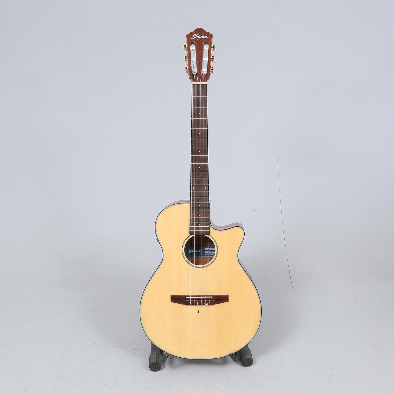 IBANEZ, Gitarr, med Fodral samt Gitarrställ.