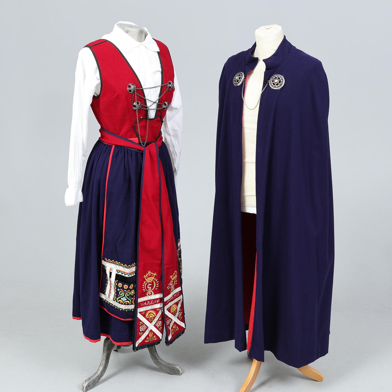FOLKDRÄKT, Värendsdräkt, 5 delar.