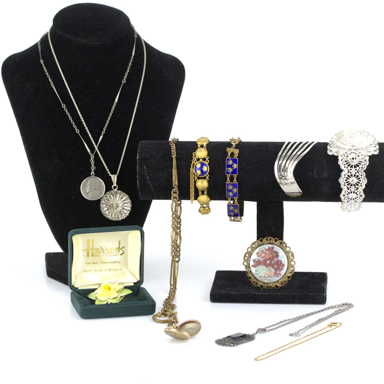 BIJOUTERIER, 15 delar, nutida och vintage, delvis silver.