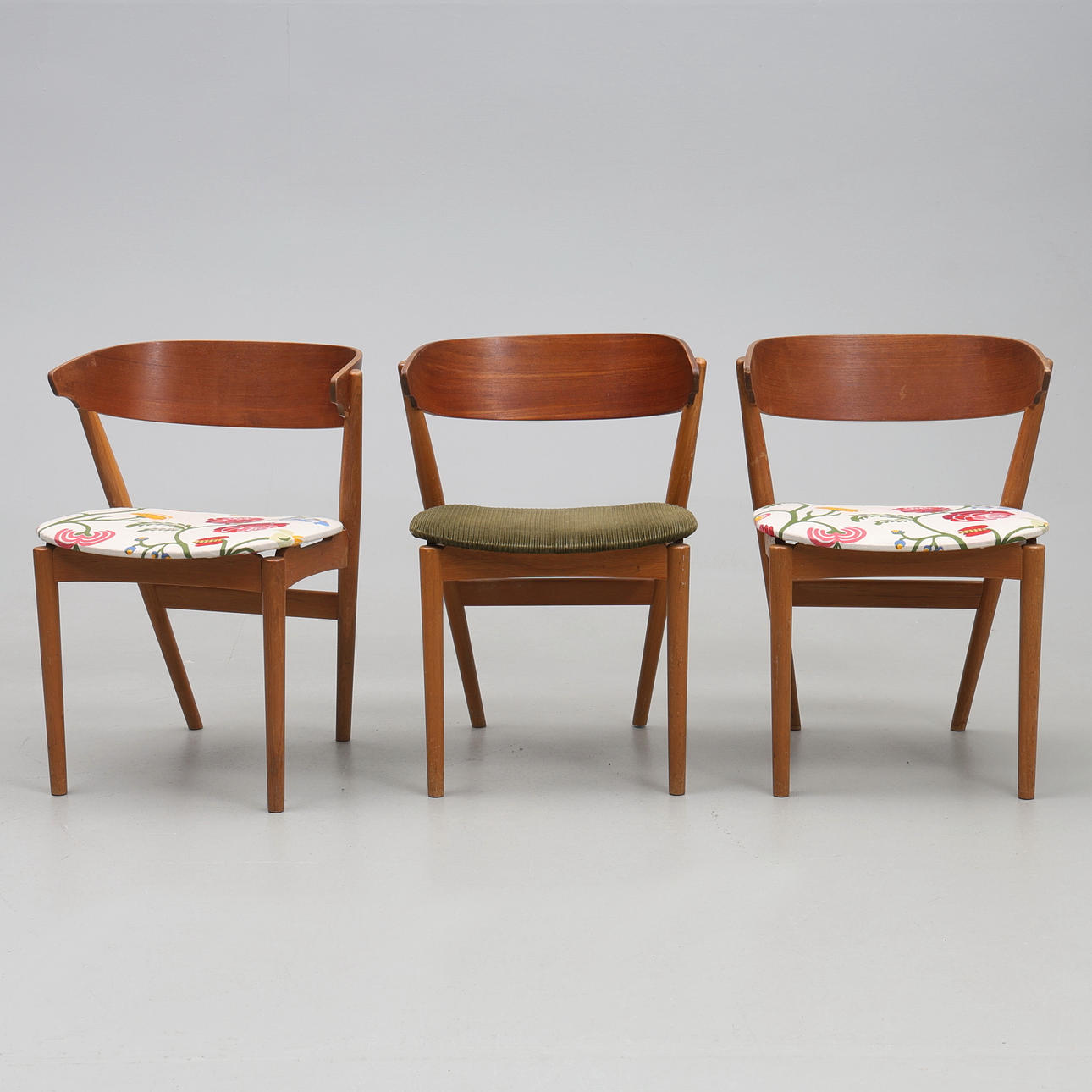 STOLAR 3 st. Ek och teak, 1900-tal.