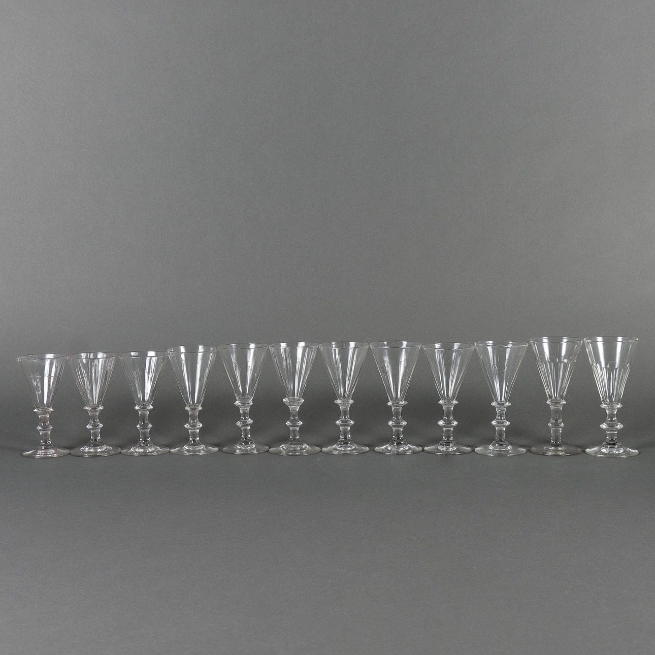 PARAPLYGLAS 12 stycken, blåsta.