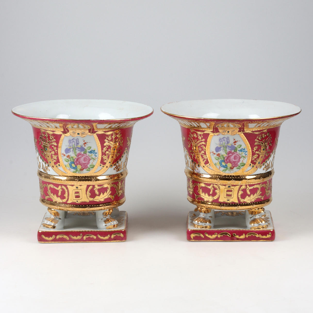 URNOR, 2 st, porslin, 1900-tal.