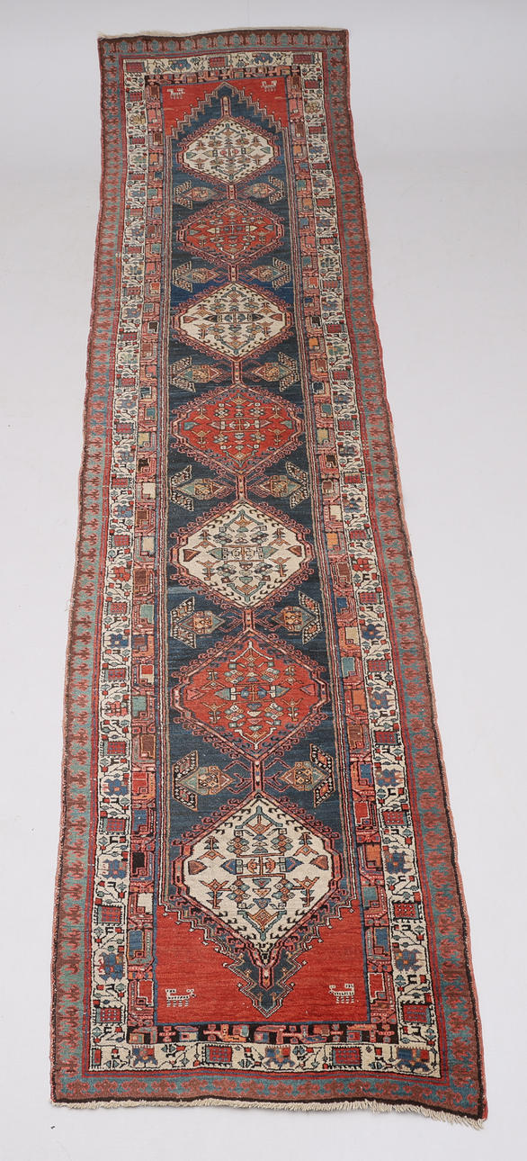 GALLERIMATTA, KNUTTEN, AZERBAJDZJAN.