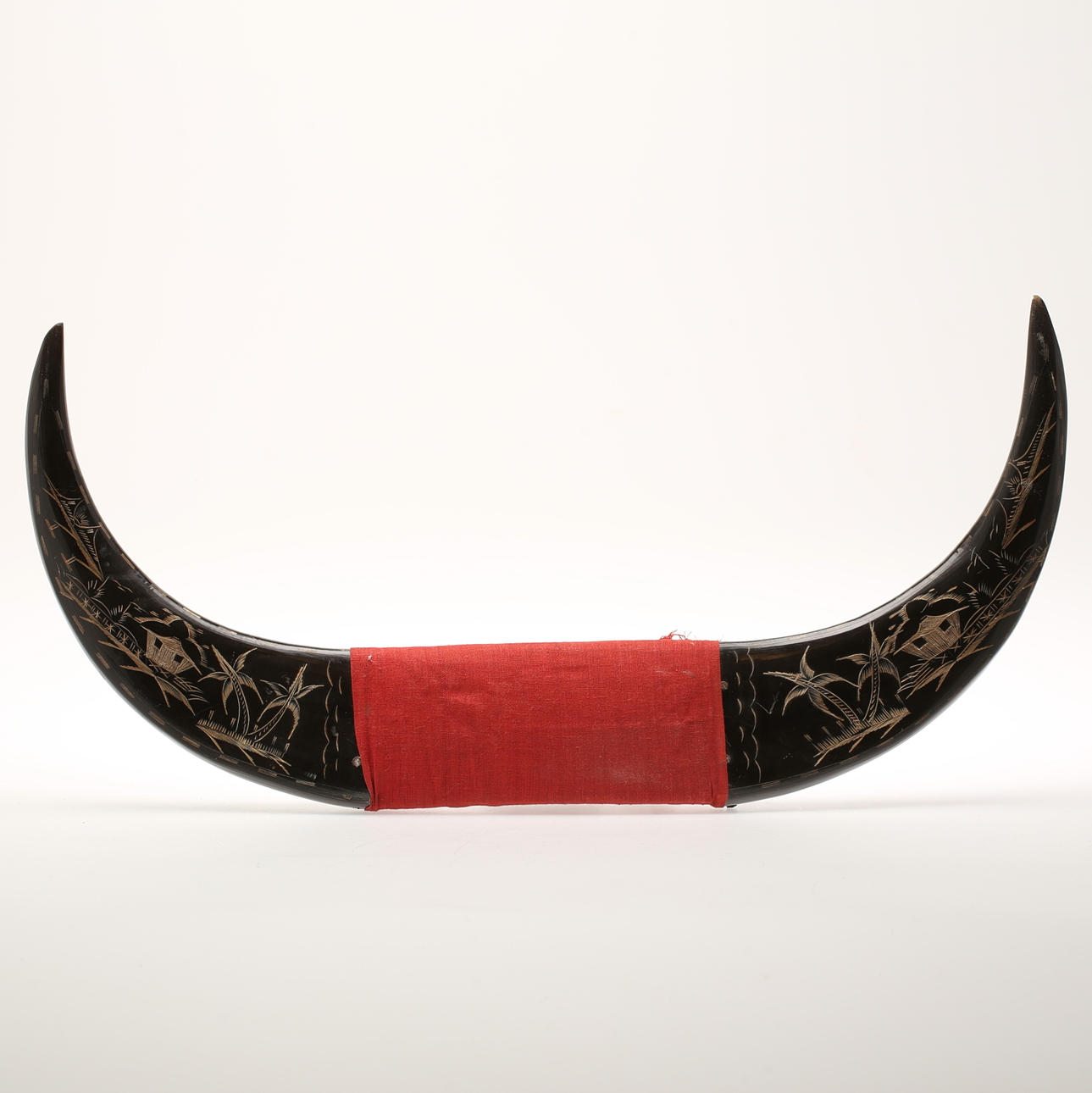 HORN, skuren dekor, Asien.