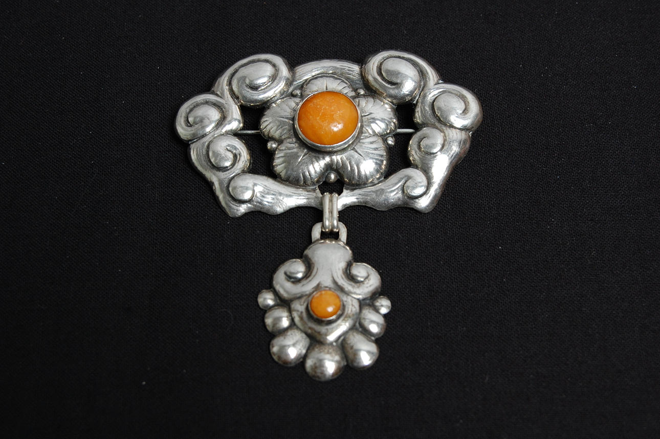 BROSCH, silver, bärnsten, Danmark,1900-talets början.