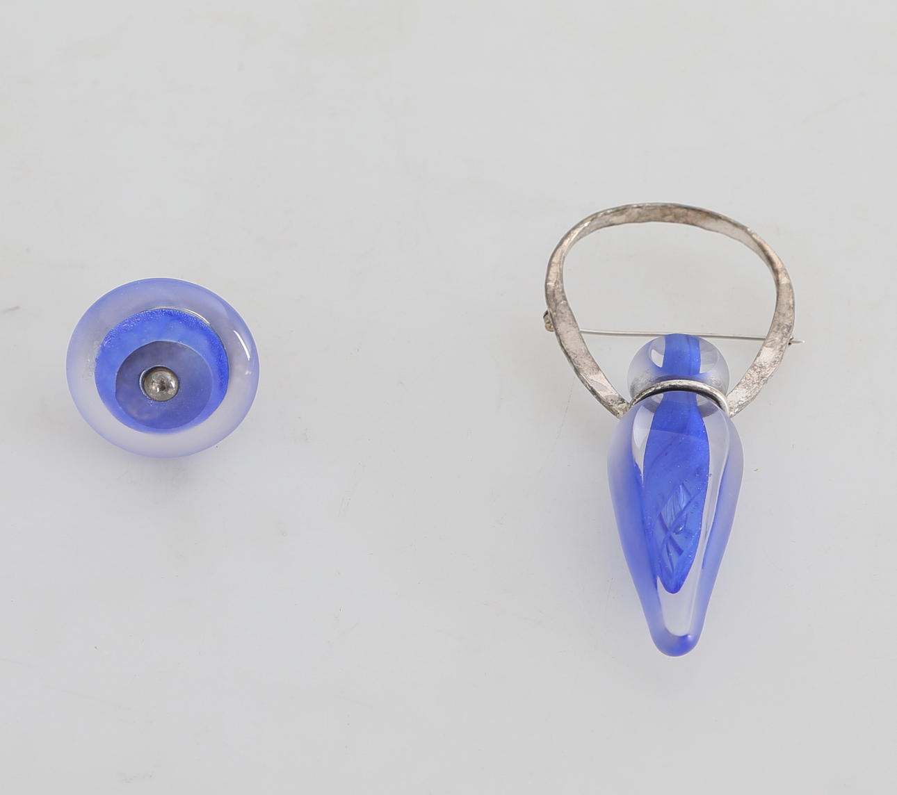 SMYCKEN, ring och brosch, glas och sterlingsilver, Monica Backström, 1900-tal.
