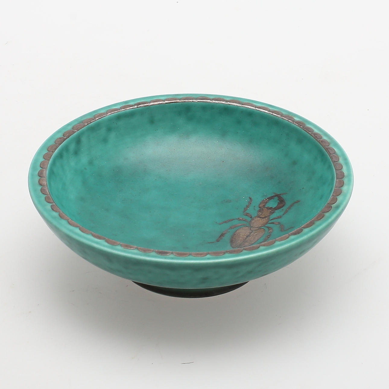 WILHELM KÅGE. SKÅL på fot, "Argenta", stengods, 1900-talets första hälft.