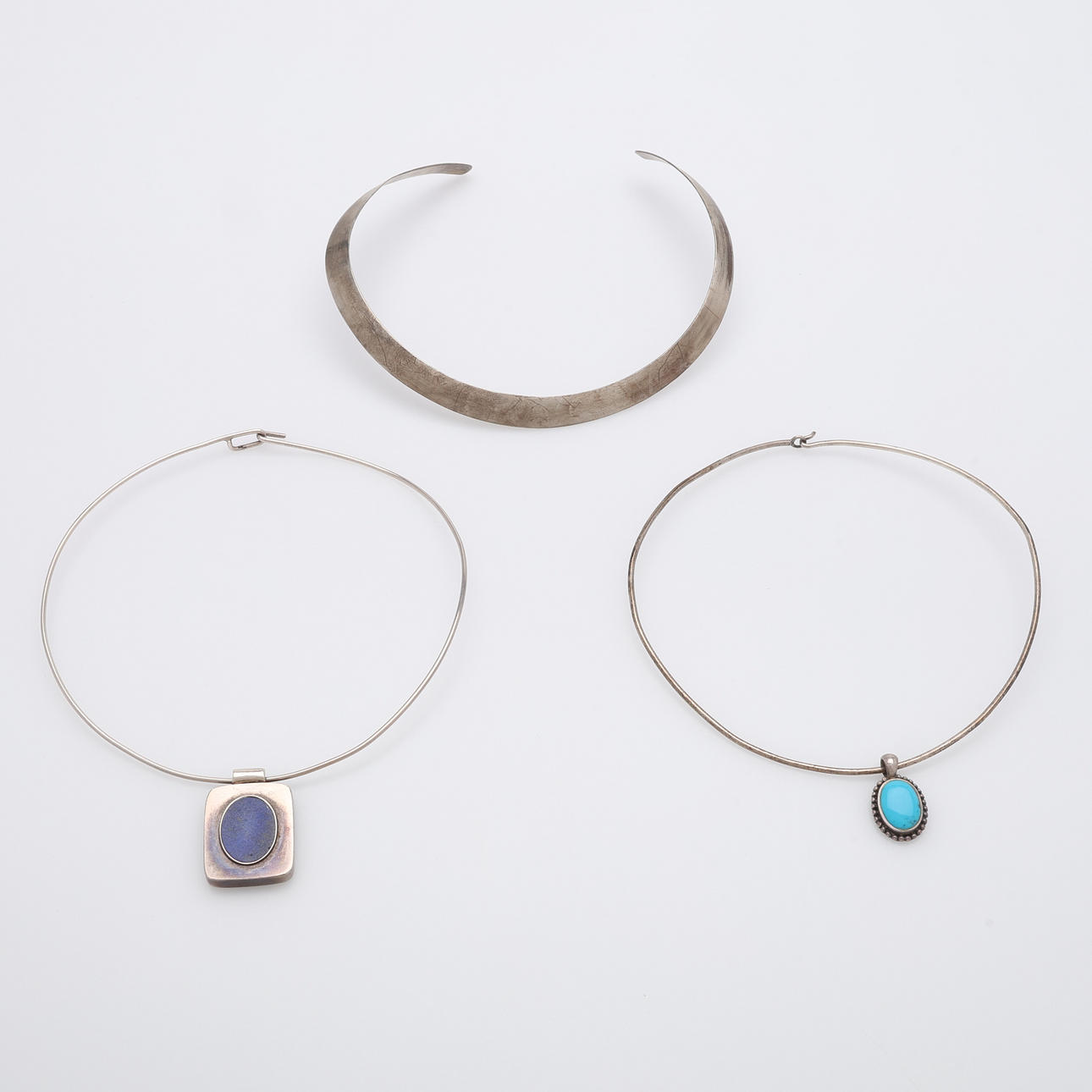 HALSRINGAR, TRE STYCKEN, SILVER.