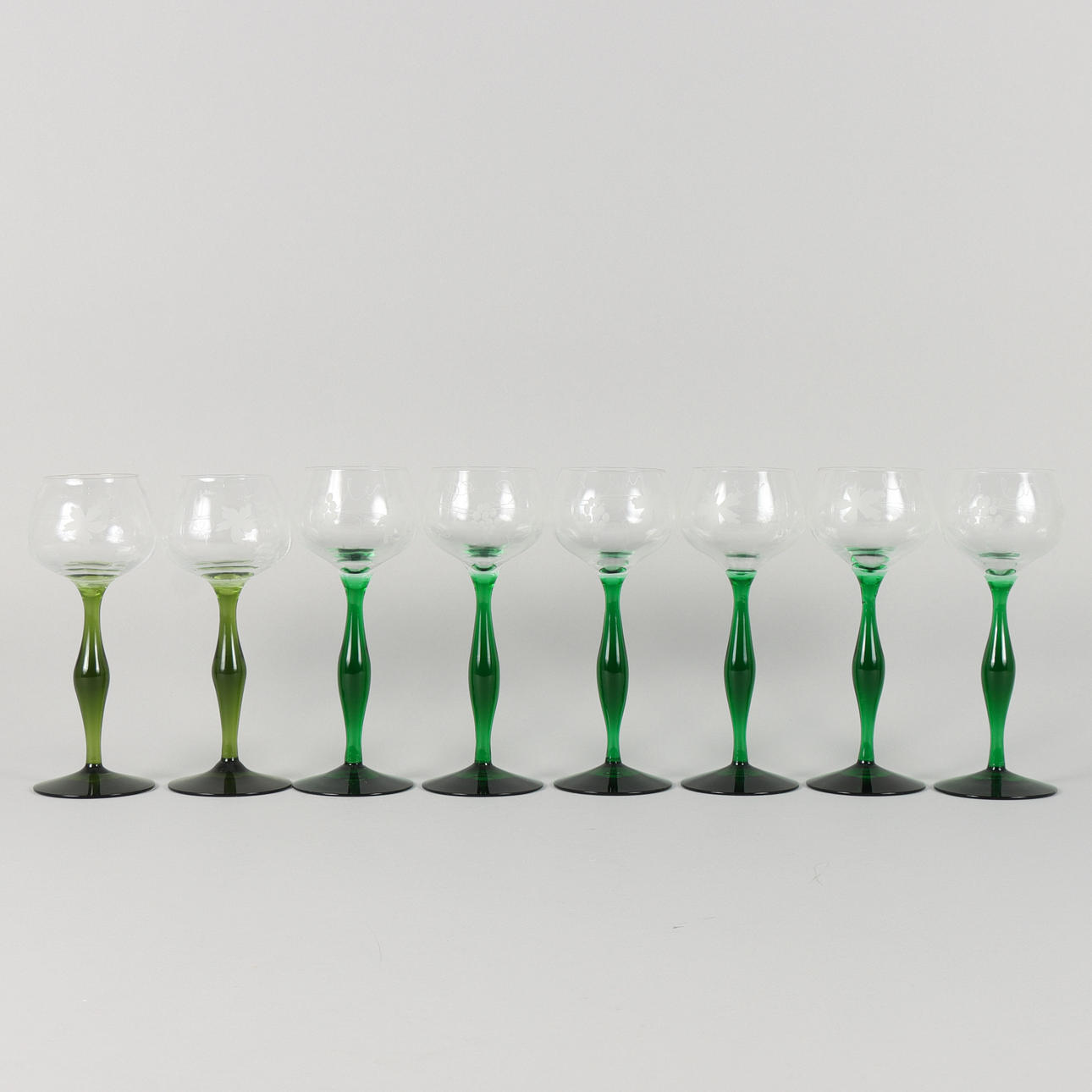 VITVINSGLAS 8 stycken.