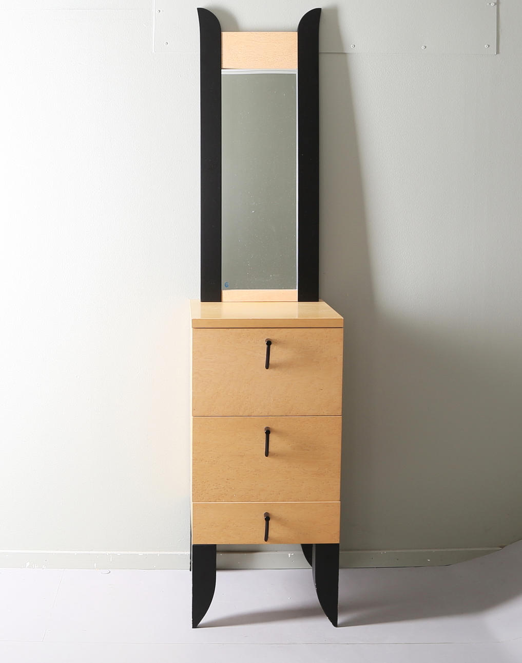 HALLMÖBEL, spegel och byrå, "Tintomara", Fröseke, Ros-Marie Elling, 1990-tal.