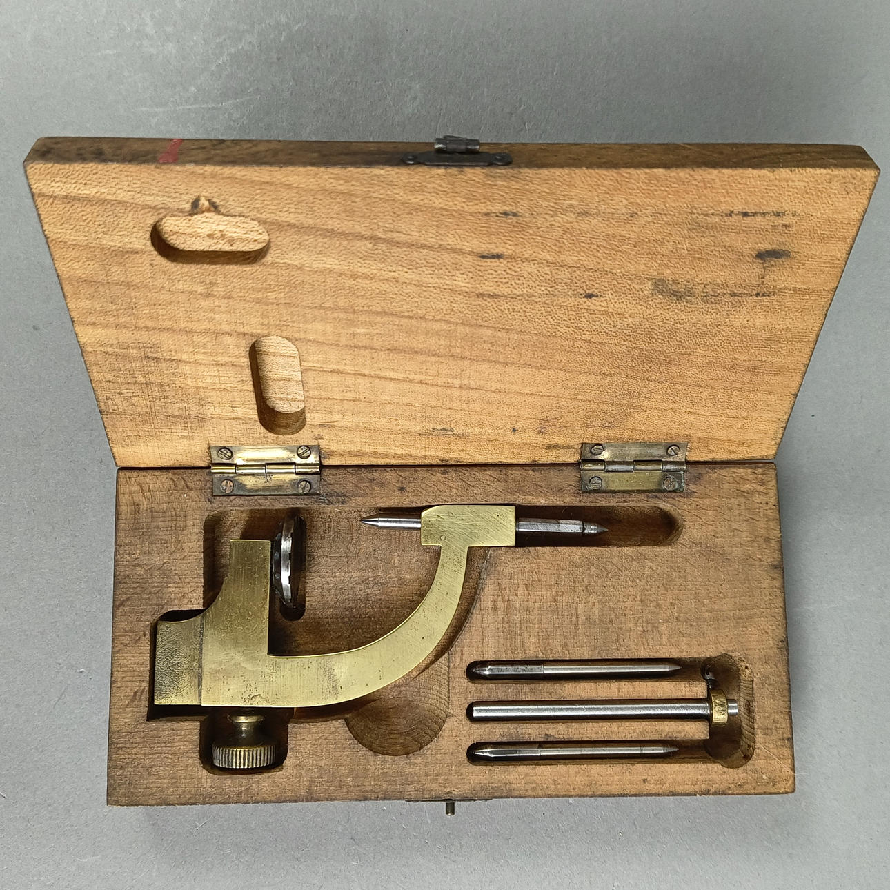 WATCHMAKER'S TOOL IN CASE.