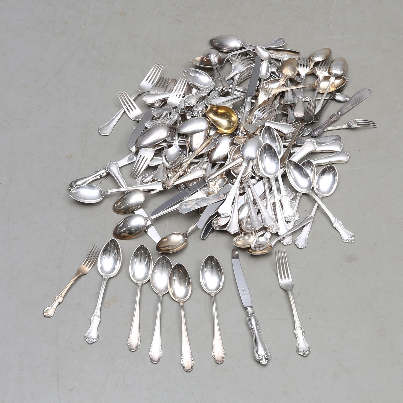 BESTICK, ca 130 delar, nysilver, olika modeller, bland annat "Olga", "Gammal Fransk", "Haga", Figast, 1900-tal.