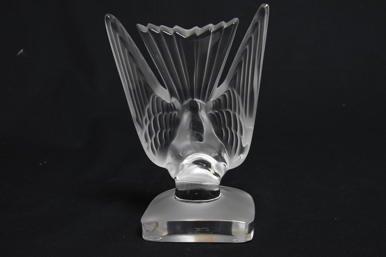 BOKSTÖD, kristall, Lalique, " Hirondelle Swallow " signerad.